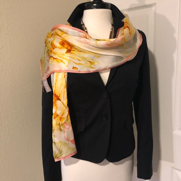 Sunflower print scarf - Picture 4 of 5